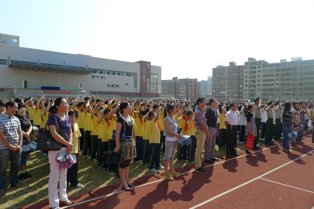 福清融城中学建队日活动报道